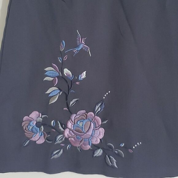 Express Women's Embroidered Stretch Mini Skirt Size 3/4 - Picture 2 of 7
